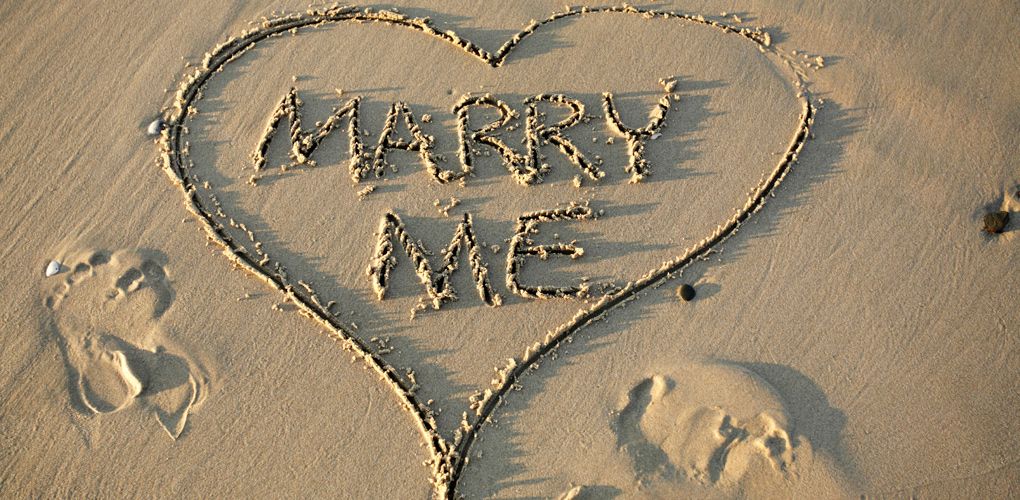 Heiratsantrag am Strand