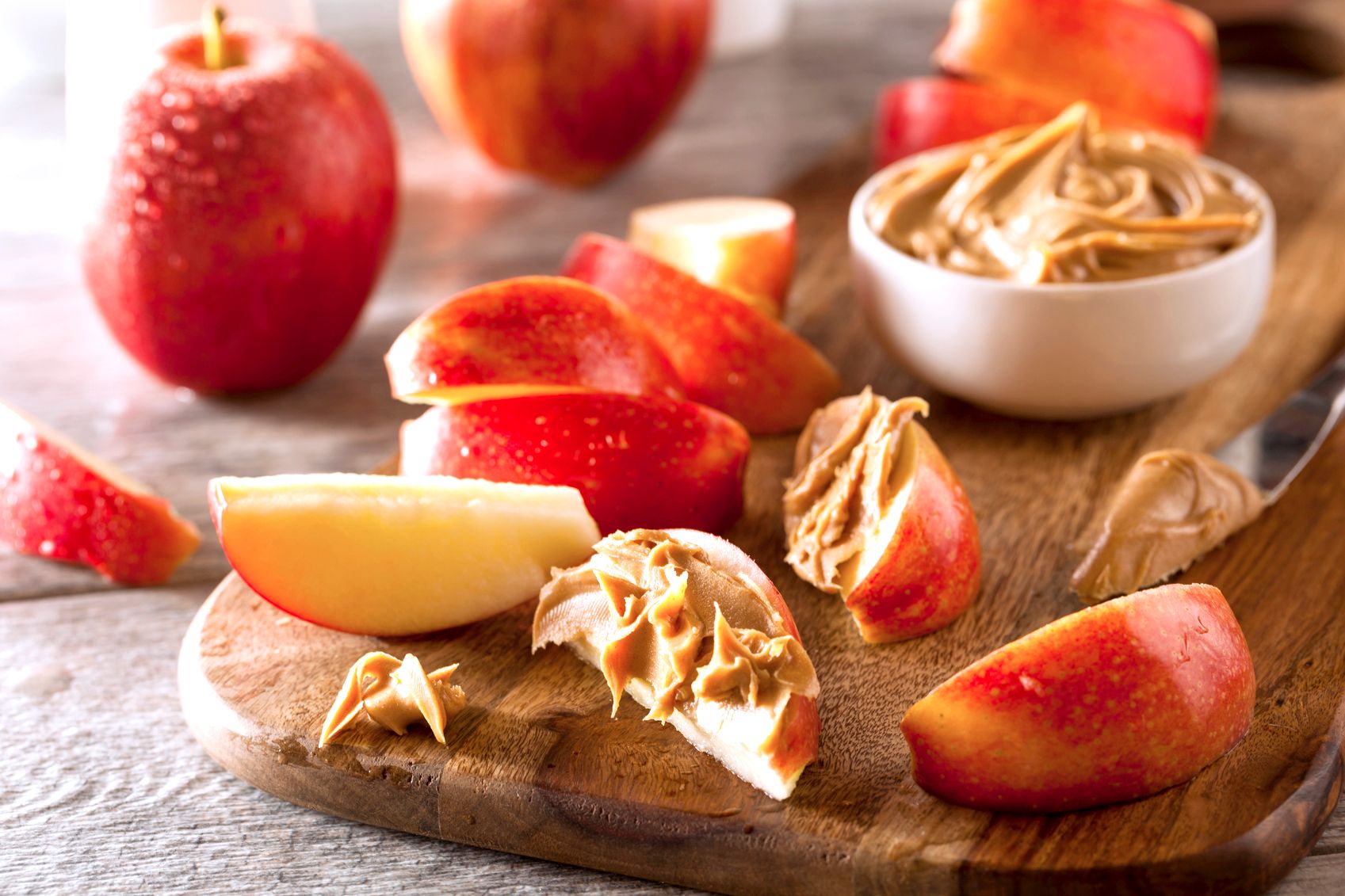 Gerichte zum Abnehmen: Apfel mit Erdnussbutter