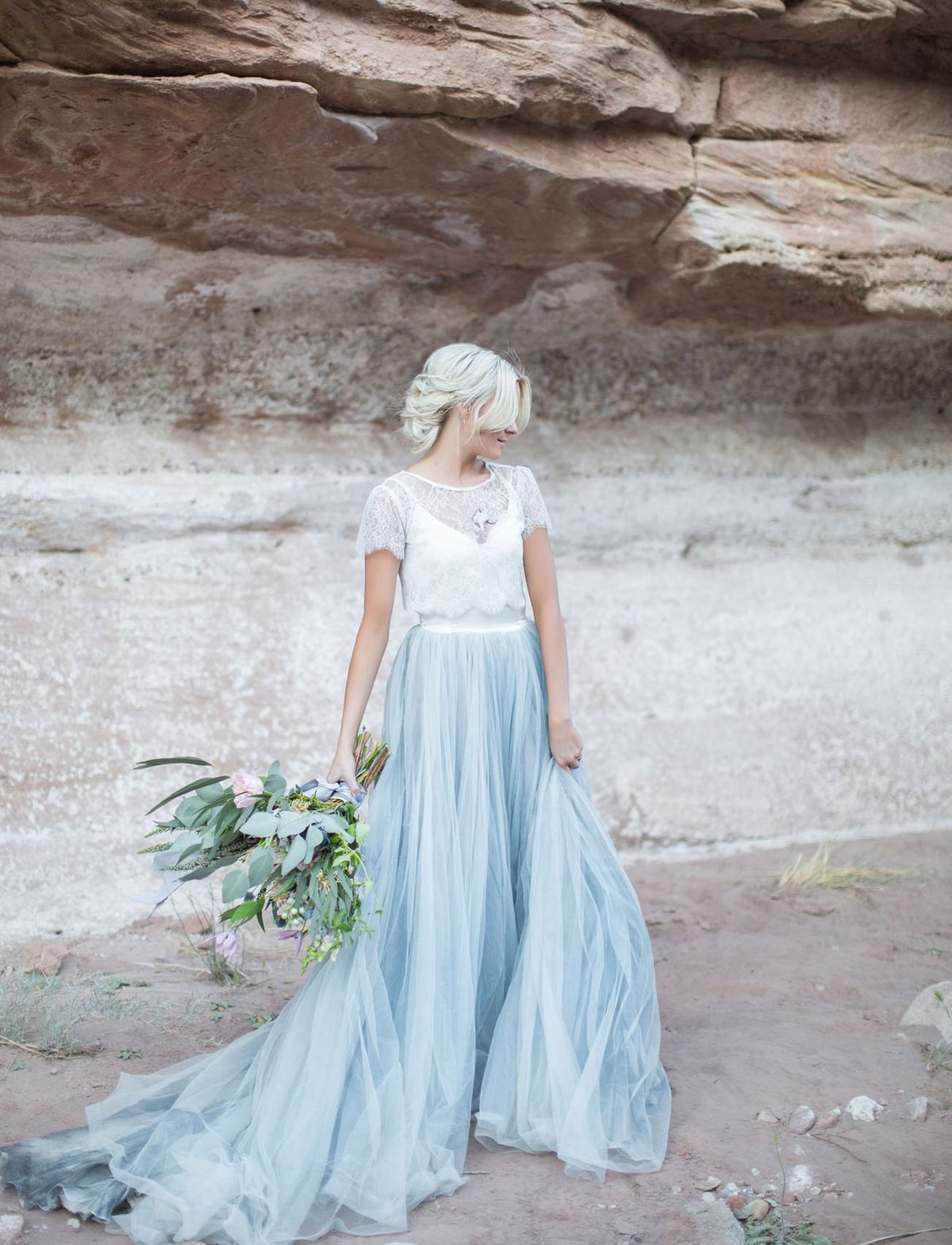 Brautkleider mit farbigem Tüllrock sind modern