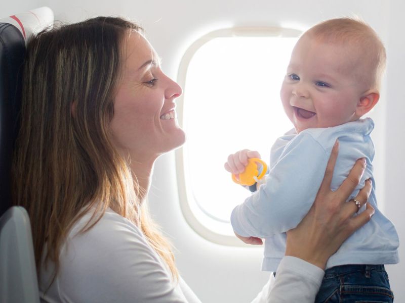 Fliegen mit Baby: Tipps & Tricks