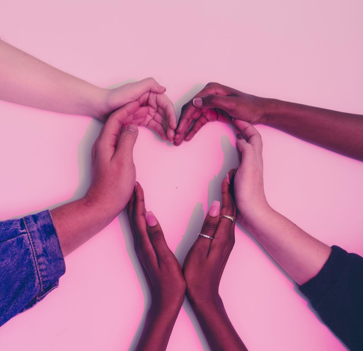 hands-heart-love-305530_pexels_frauenpower_psycho