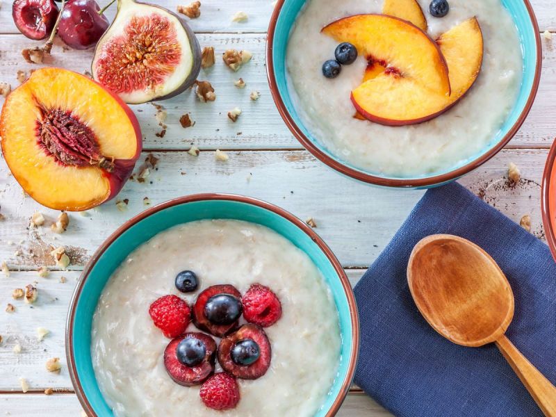 Porridge-Power: 4 kreative Rezepte für ein Haferflocken-Frühstück