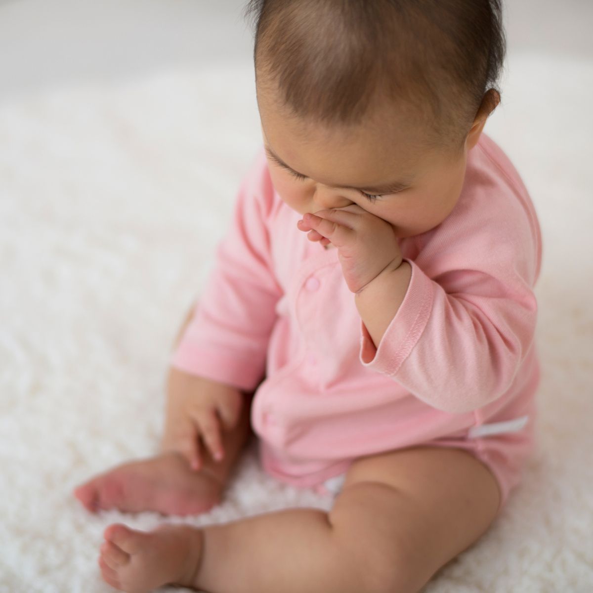 Schnupfenzeit: Was hilft, wenn Babys Nase zu ist?
