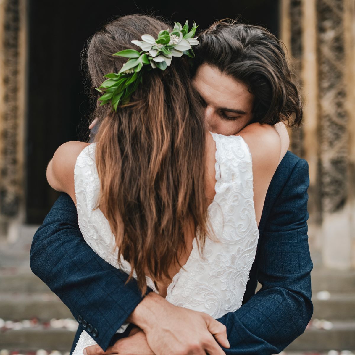 Nicht alle Hochzeitstraditionen haben einen romantischen Ursprung, manche sind regelrecht skurril.