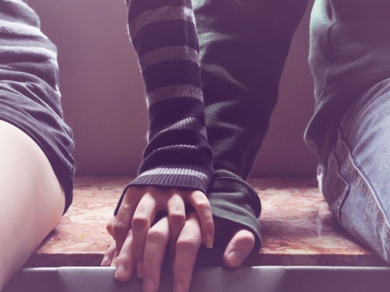 Händchen halten: Das bedeutet es für deine Beziehung.