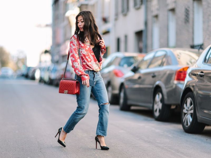 Girlfriend Jeans: So werden die Hosen kombiniert