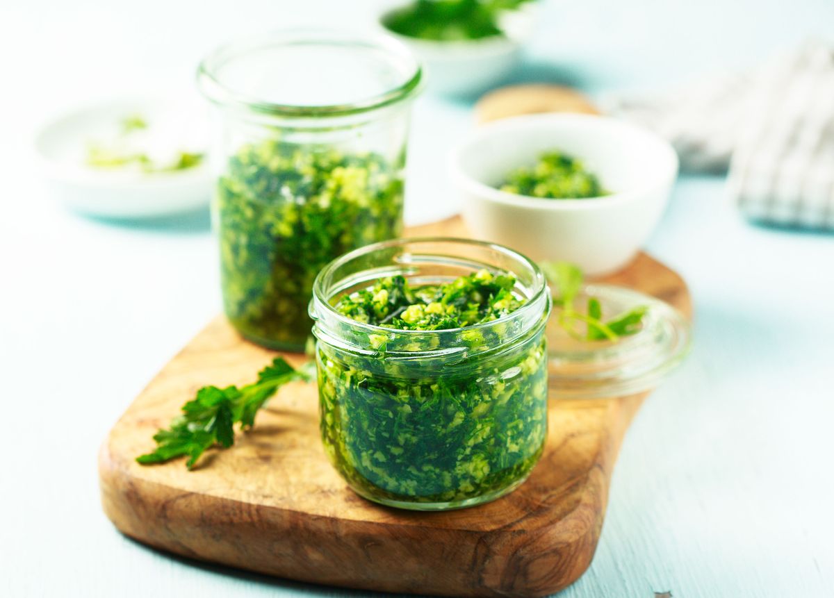 So einfach könnt ihr Pesto selber machen