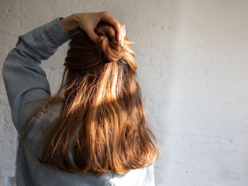 Haare ausfetten lassen: Dermatologe erklärt's