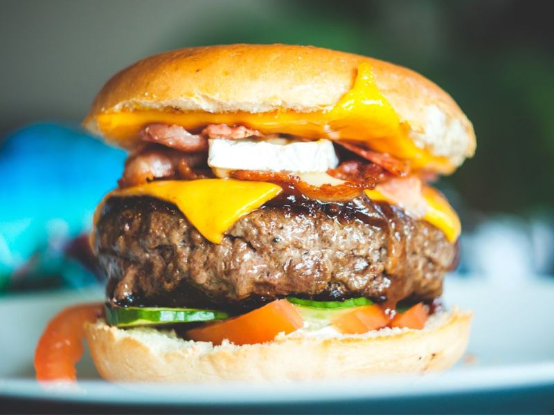 Burger grillen: Anleitung & Rezept für perfekte Pattys und Buns