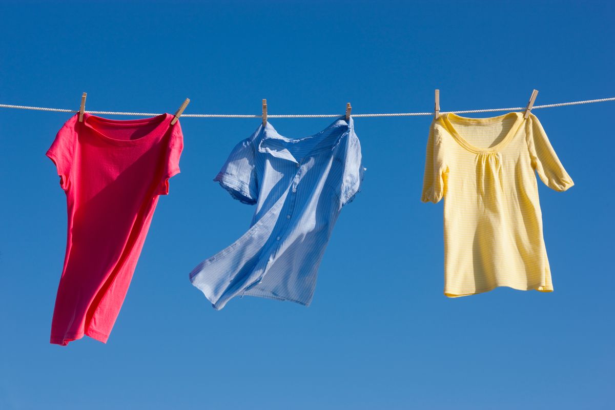 Faltenfreie Kleidung: Wäsche trocknen ohne Knickfalten
