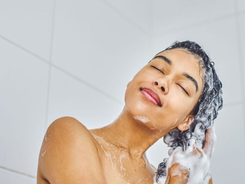 Haare waschen mit festem Shampoo