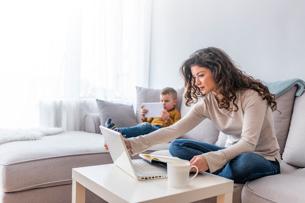 Laut Arbeitgeber: Das solltet ihr beim Homeoffice (mit Kindern) beachten