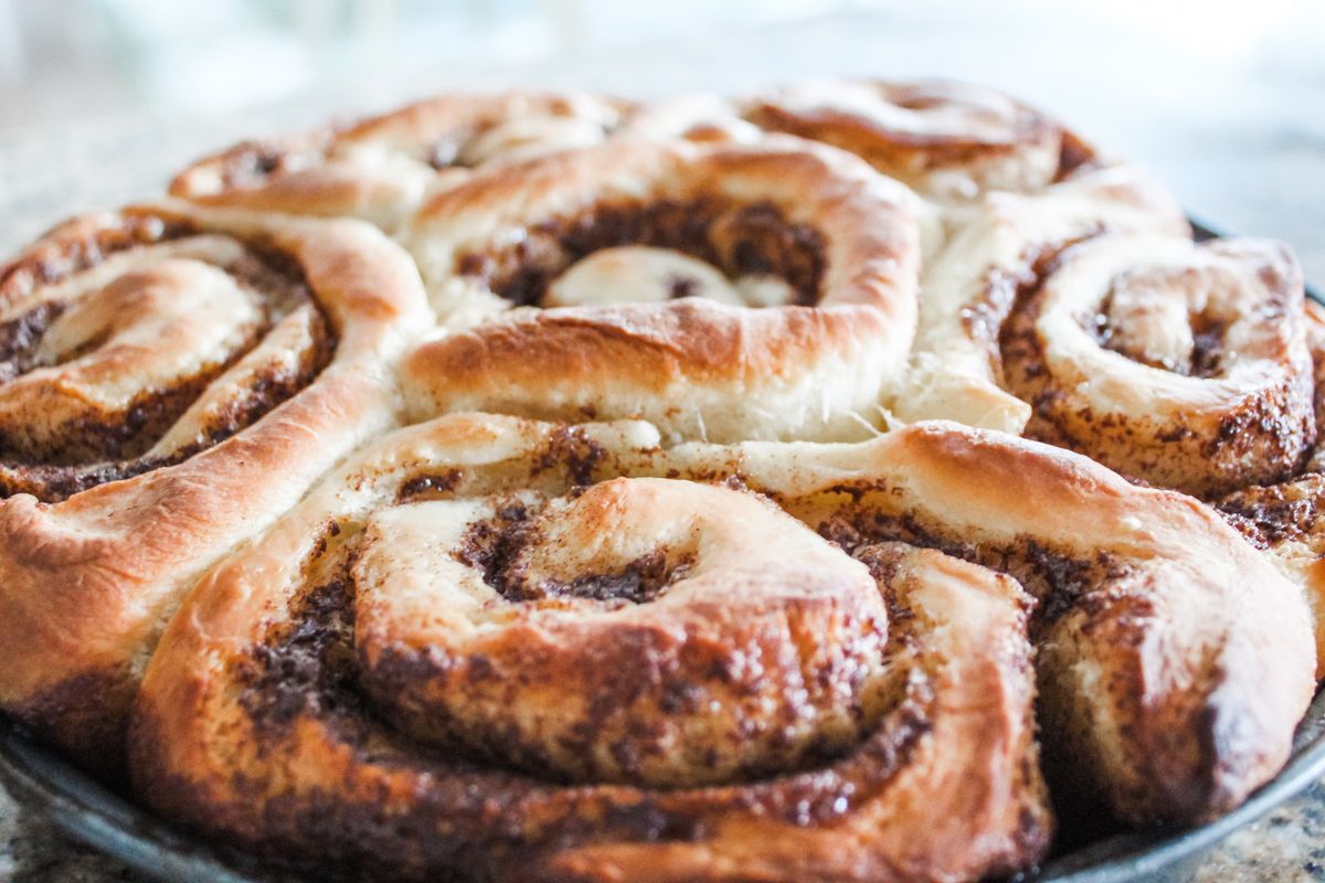 Saftige Zimtschnecken mit Äpfeln und Walnüssen: Geniales Rezept