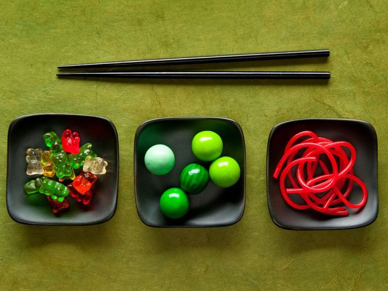 Süßes Sushi: Das quietschbunte Trend-Dessert für Asia-Fans!