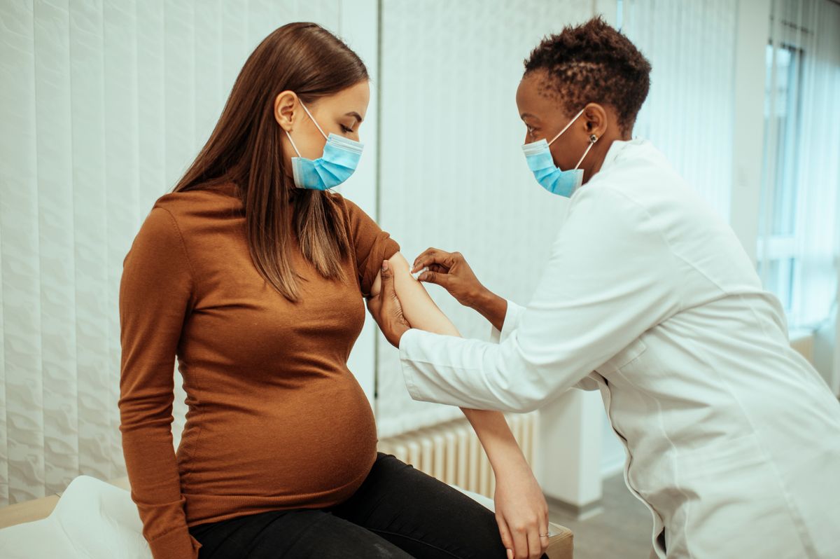 Was du über Corona-Impfungen für Schwangere wissen solltest!