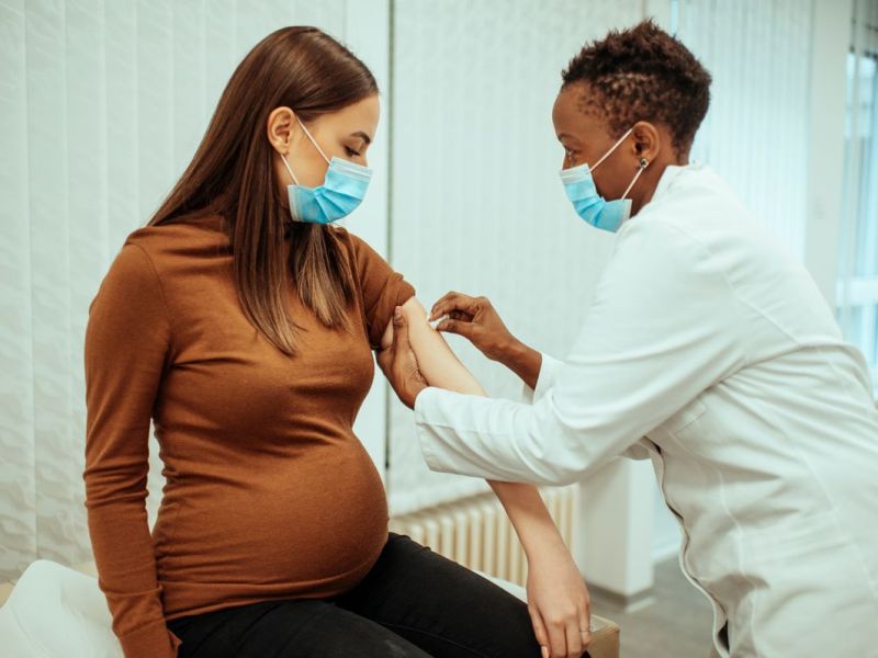 Was du über Corona-Impfungen für Schwangere wissen solltest!