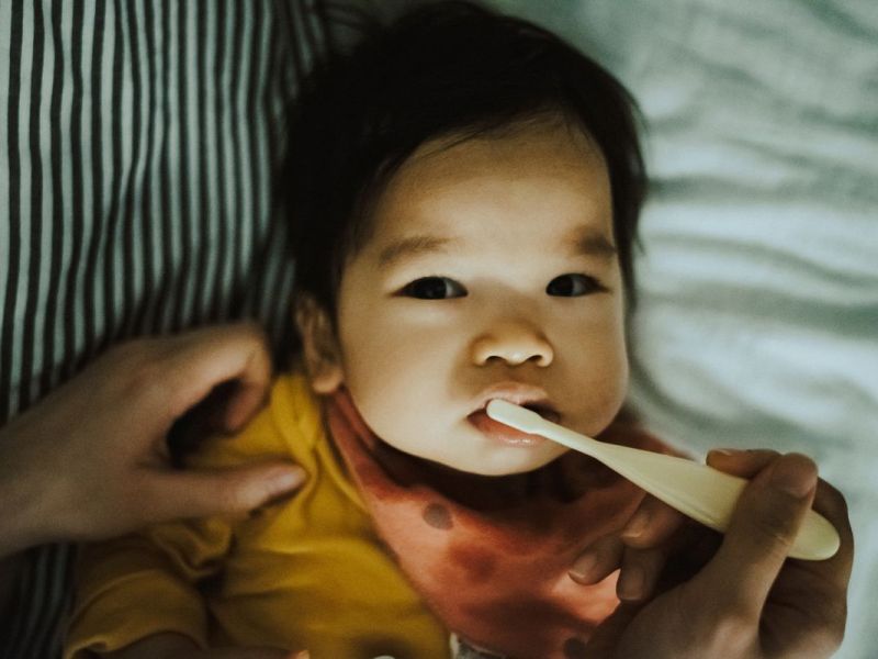 Baby-Zähne putzen: Wann du starten  und worauf du achten solltest!