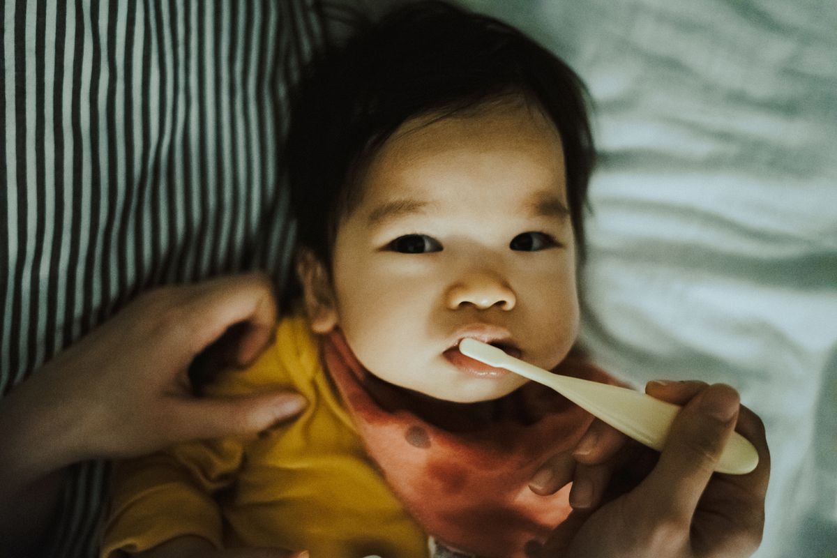 Baby-Zähne putzen: Wann du starten  und worauf du achten solltest!