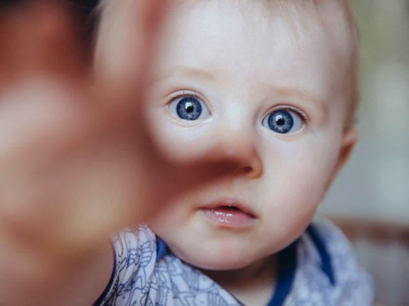 Kurz erklärt: Ab wann sehen Babys richtig?