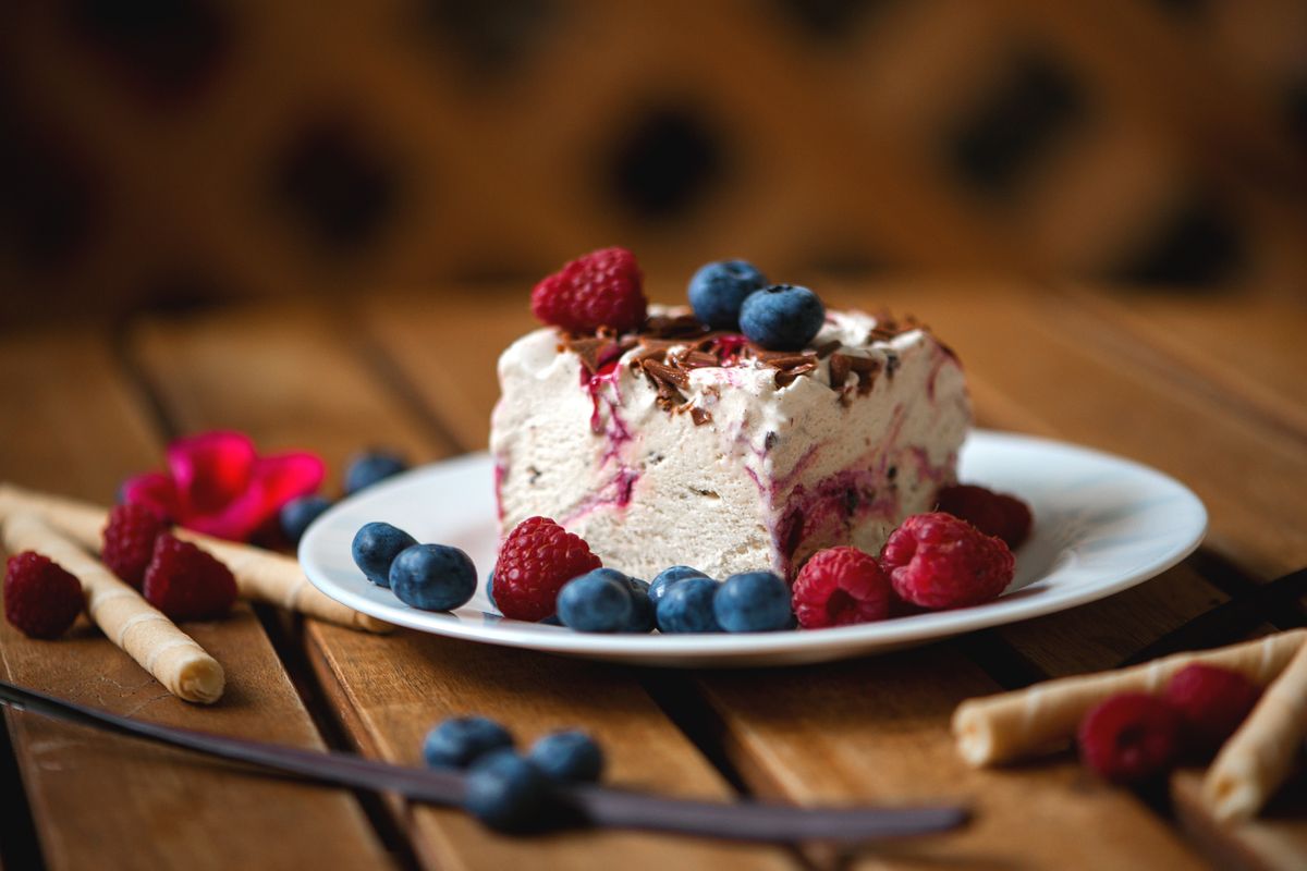 Eiskalter Genuss: Eissplittertorte aus dem Gefrierschrank