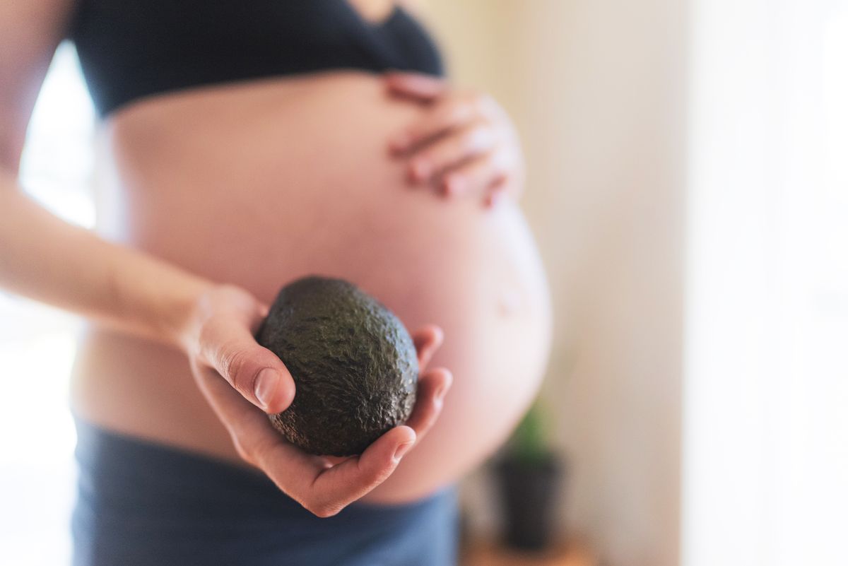 Avocado in Schwangerschaft und Stillzeit: Superfood oder super ungesund?