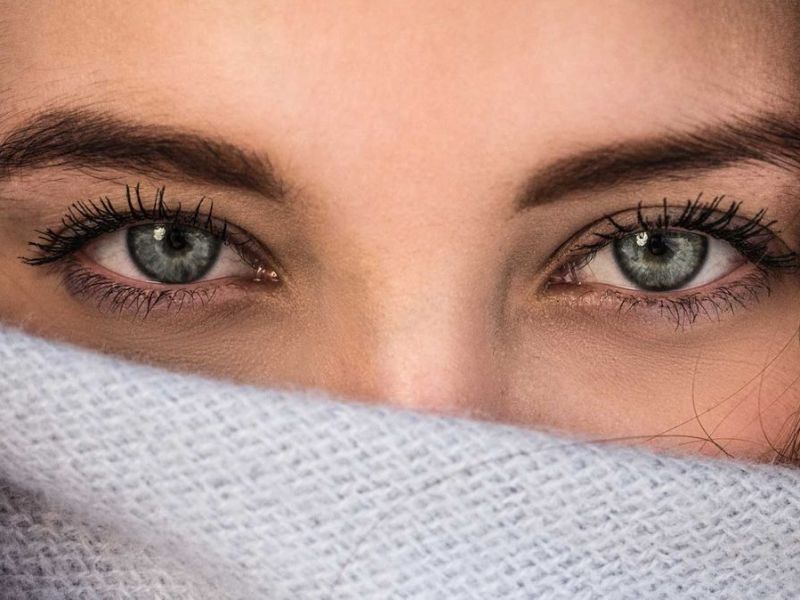 Powder Brows: Der neueste Beauty-Trend für volle Augenbrauen