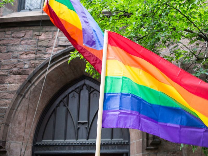 125 Mitarbeiter*innen der katholischen Kirche outen sich als queer