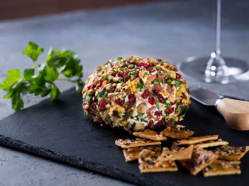 Selbstgemachter Brotaufstrich: Spinat-Artischocke-Feta-Kugel