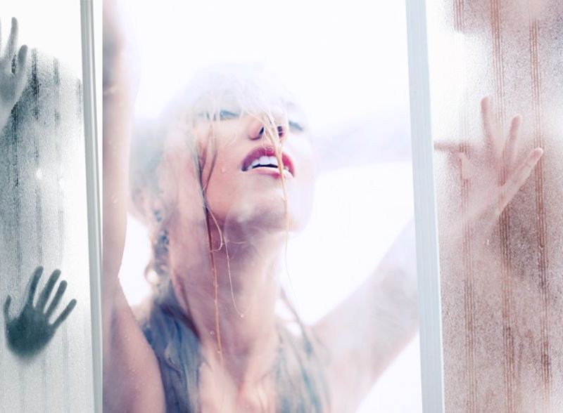 10 Stellungen für das Liebesspiel unter der Dusche