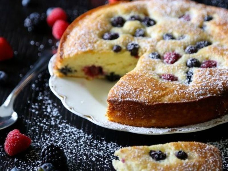 Mandelkuchen mit Beeren