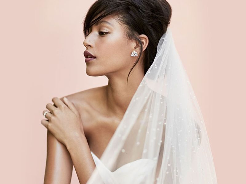 Brautschmuck: Moderner Schmuck in Silber zum schlichten Brautkleid