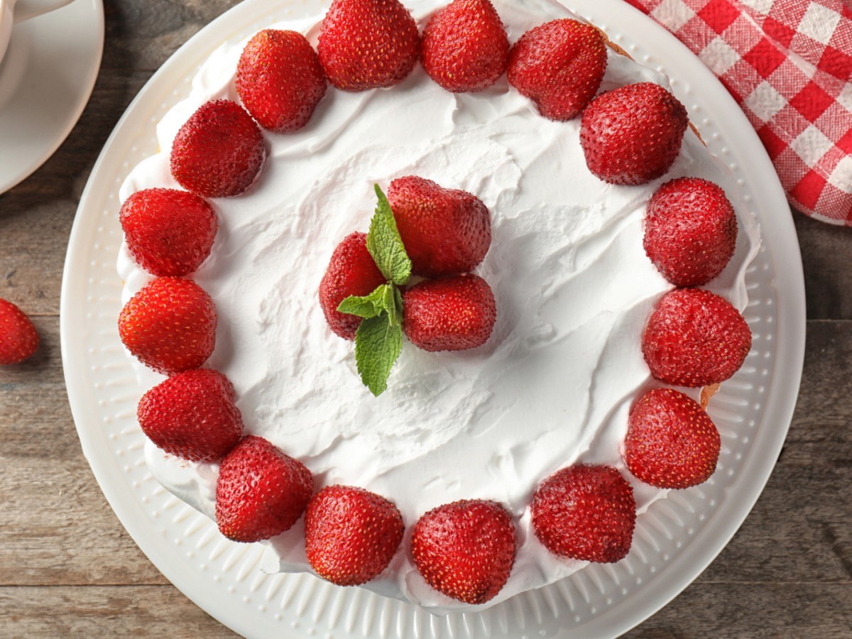 Frau Holle Kuchen: Himmlisches Rezept für den luftigen Erdbeer-Traum