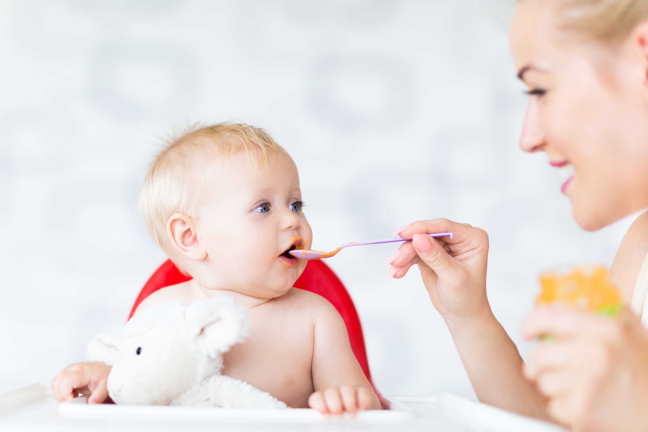 Babys Ernährung: Brei aus Gemüse, Getreide & Co. Babys Ernährung: Brei aus Gemüse, Getreide & Co.