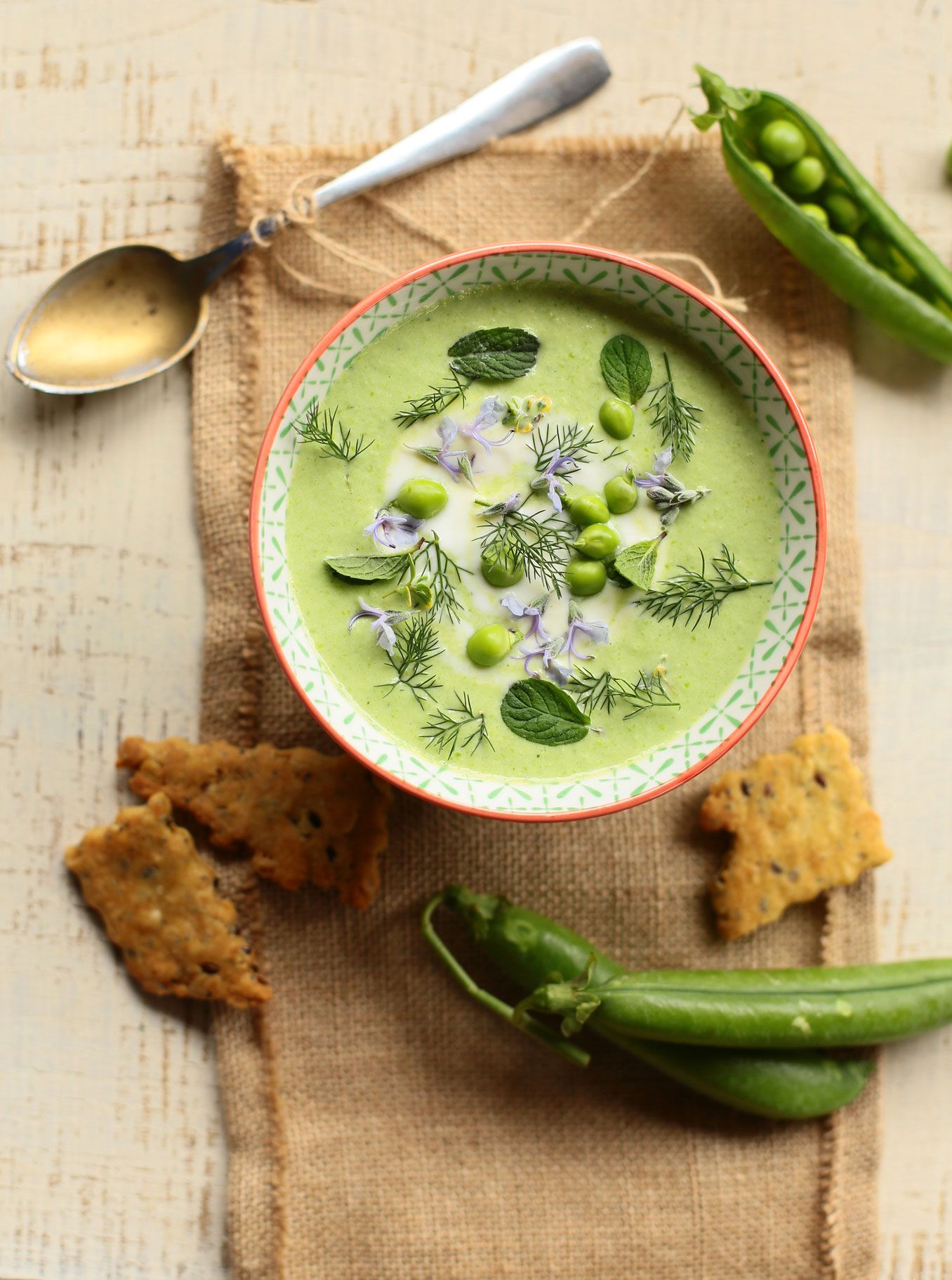 Sommerliche Erbsensuppe