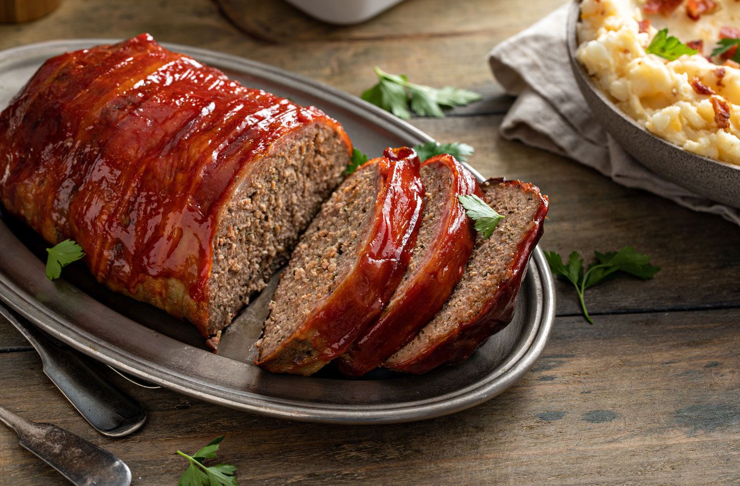 Hackbraten mit Kartoffelbeilage Hackbraten mit Kartoffelbeilage