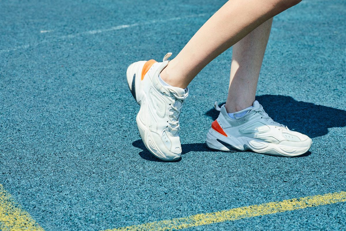 Warum haben Sneaker zusätzliche Löcher?