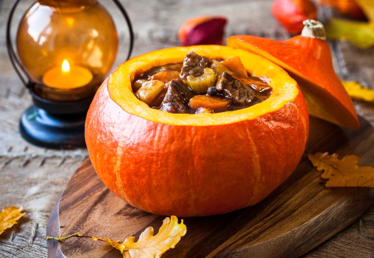 Raffiniertes Kürbis-Gulasch: So lecker schmeckt der Herbst