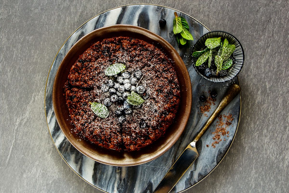 Schokoladen-Crumble: Himmlisches Rezept für ein warmes Dessert mit Blaubeeren