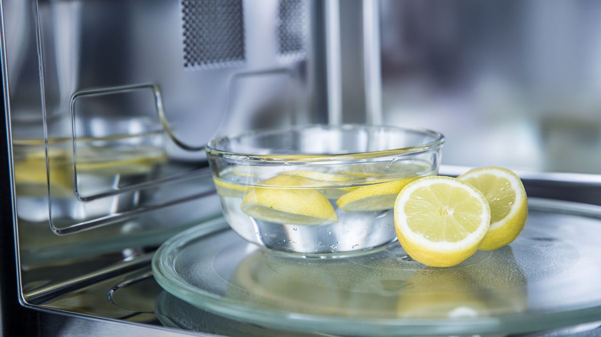 Mikrowelle reinigen mit einfachen Tricks