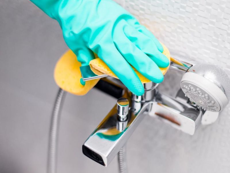 Dusche reinigen: Mit diesen Tricks glänzt das Bad
