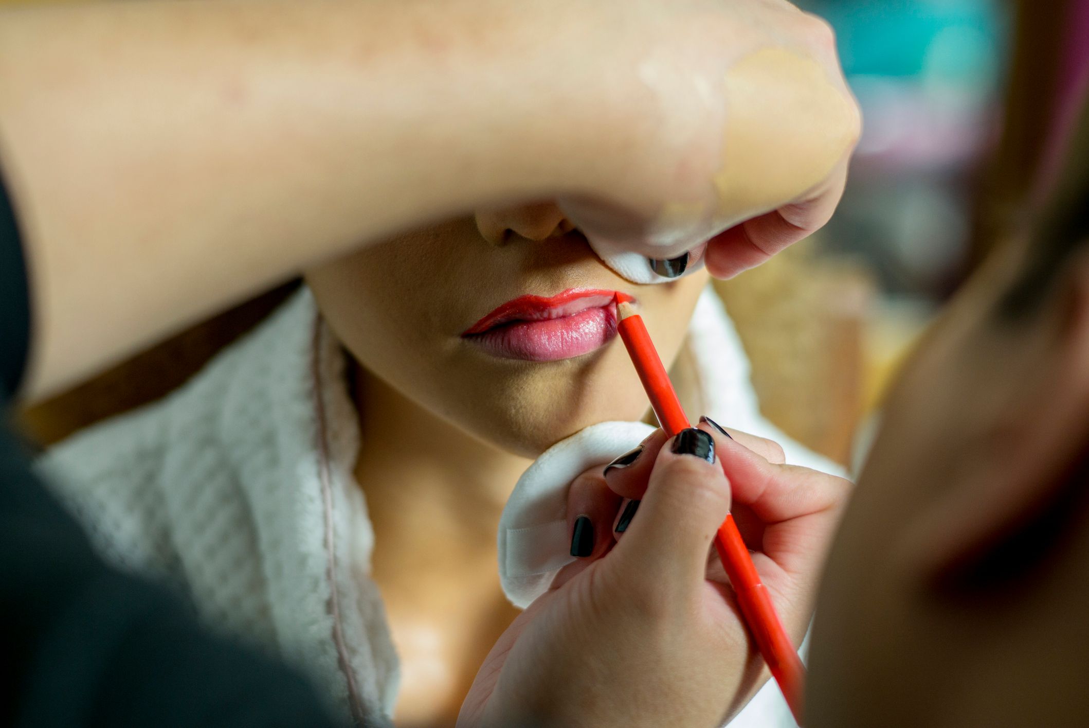 Lippen schminken: So hält der Lippenstift wirklich den ganzen Tag