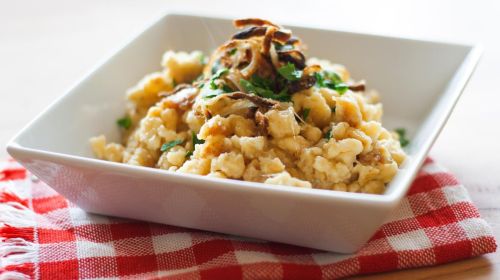 Deftige Spätzlepfanne mit Lauch und Hackfleisch - gofeminin
