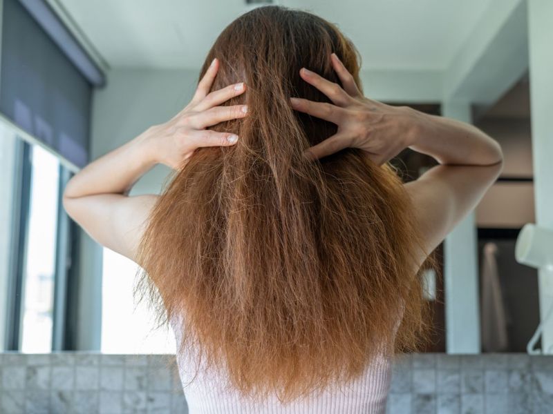 Diese Dinge solltest du bei stumpfen Haaren besser lassen, damit sie wieder glänzen