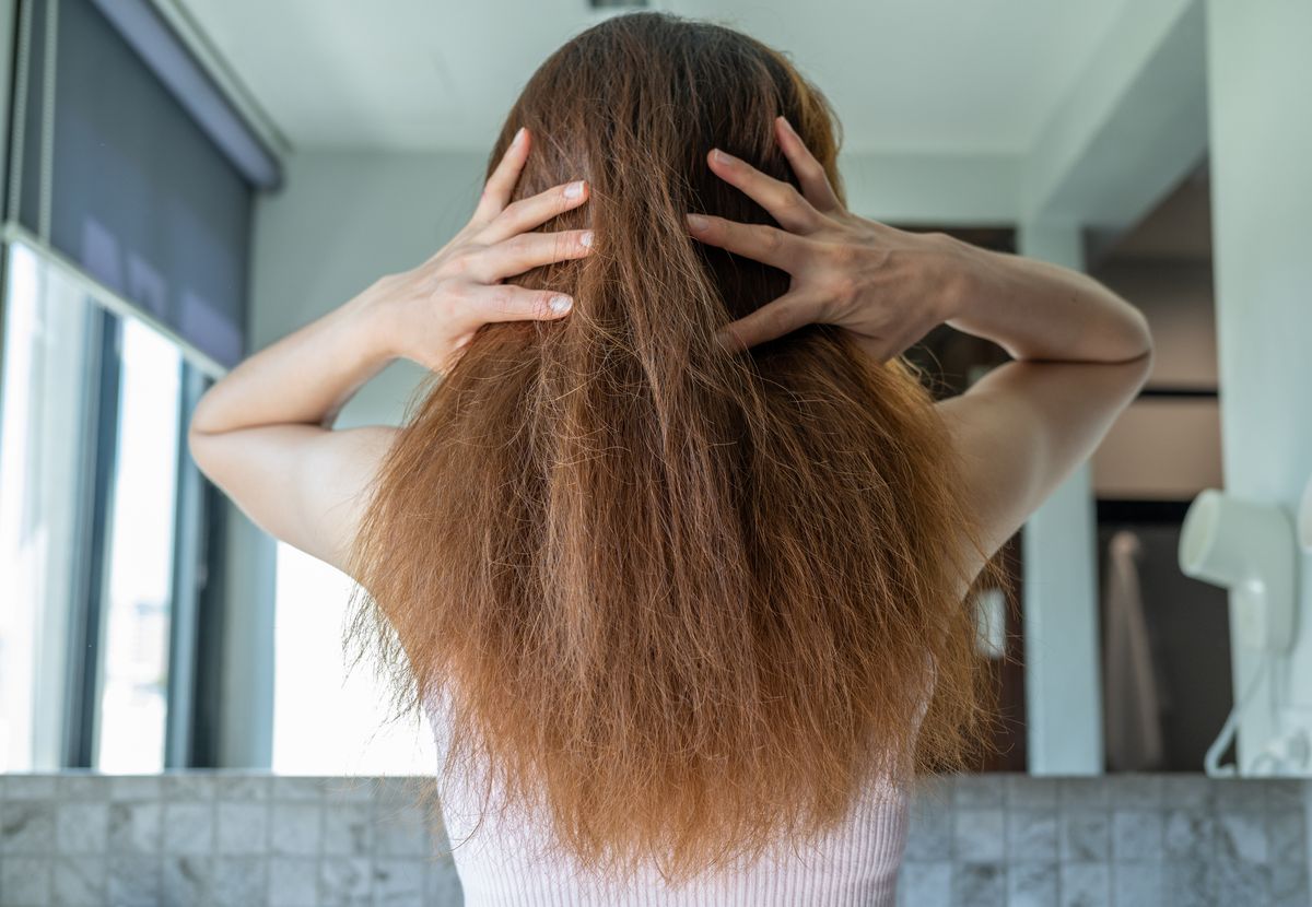 Diese Dinge solltest du bei stumpfen Haaren besser lassen, damit sie wieder glänzen