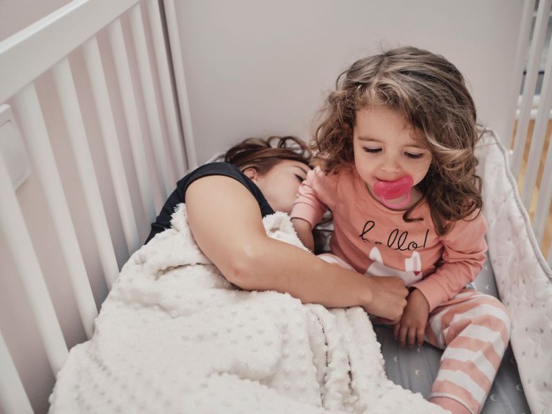 4 Tipps, damit das Kind morgens länger schläft