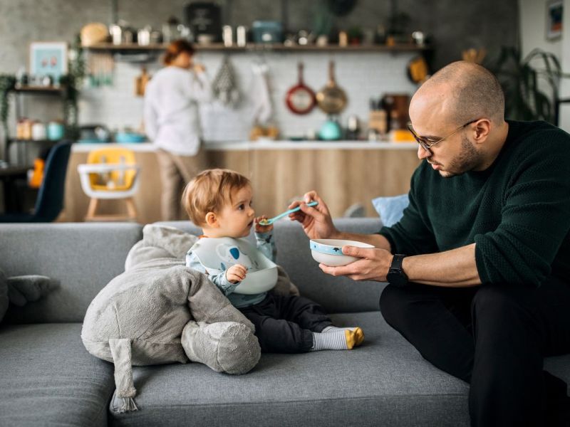 Beikostplan: So einfach führst du Babys ersten Brei ein