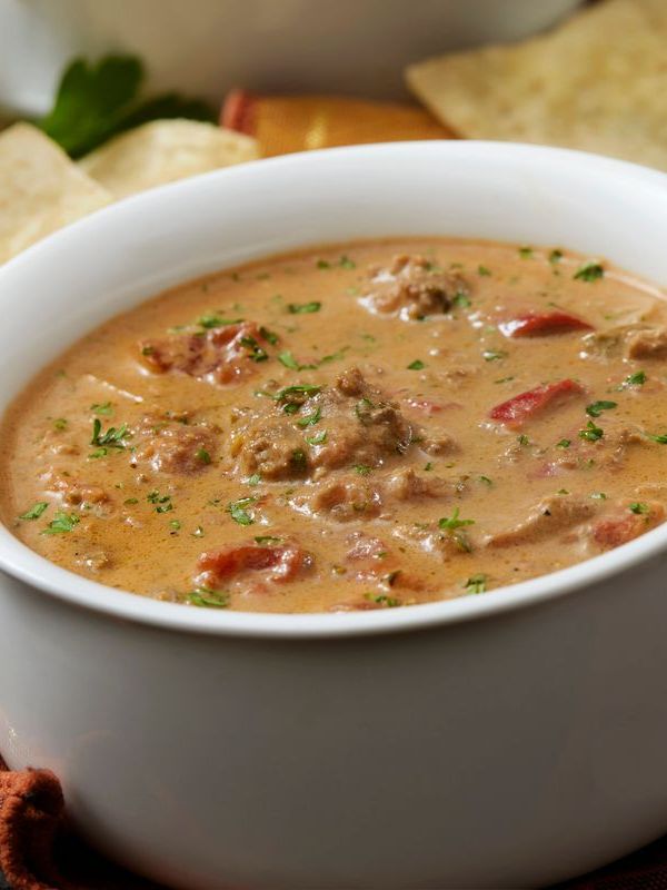 Hackfleisch-Käse-Suppe mit Tomaten: Reich an Protein, reich an Geschmack