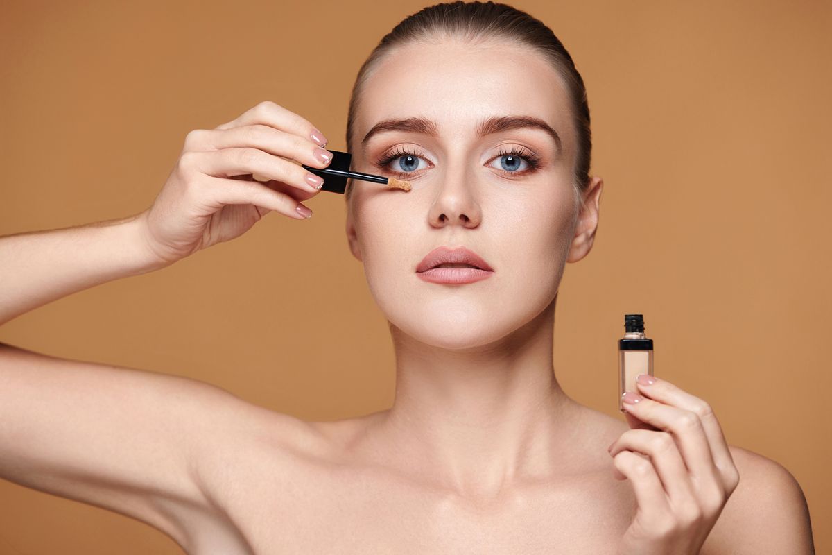 Laut TikTok: Dieser Concealer ist der beste und du bekommst ihn in der Drogerie