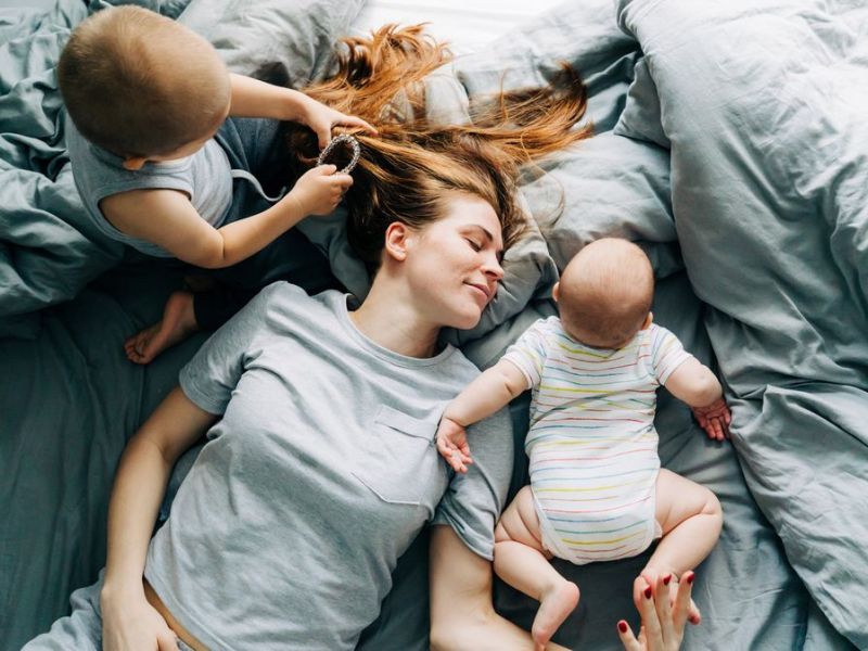 Co-Sleeping: Für wen sich ein Familienbett eignet und was ihr beachten solltet