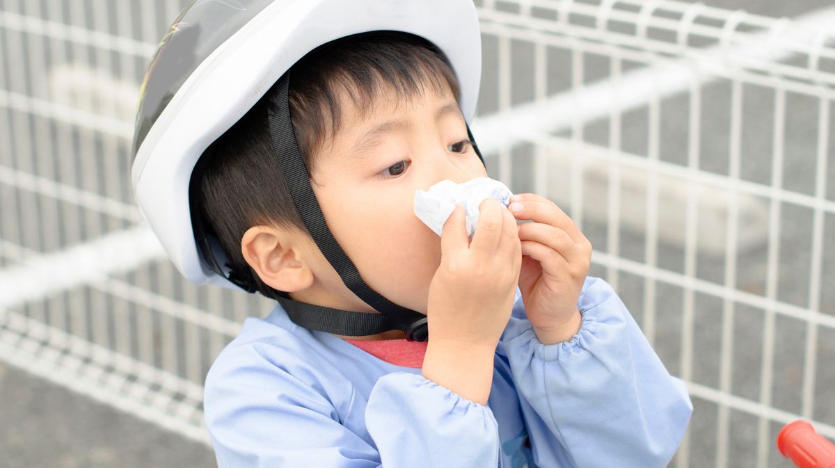 Wann ist Nasenbluten bei Kindern ungefährlich und wann sollte man zum Arzt oder der Ärztin?
